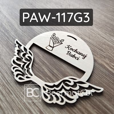 Skrzydła anioła na obręczy, wycinane laserowo ze sklejki, dekoracja z dedykacją "Kochanej Babci".