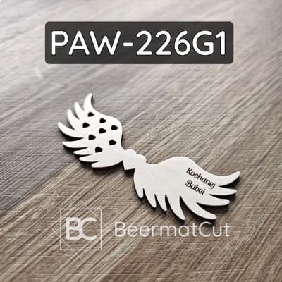 Skrzydła anioła ze sklejki, laserowo wycinane, z grawerem "Kochanej Babci", do dekoracji.
