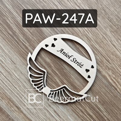 Skrzydła na obręczy, wycinane laserowo ze sklejki, do aniołków makramy z napisem "Anioł Stróż".