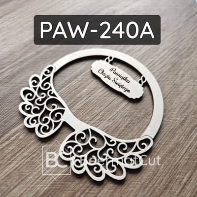 Skrzydła na obręczy wycinane laserowo ze sklejki, pamiątka Chrztu Świętego.