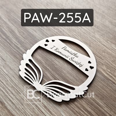 Skrzydła na obręczy wycinane laserowo ze sklejki, pamiątka I Komunii Świętej.