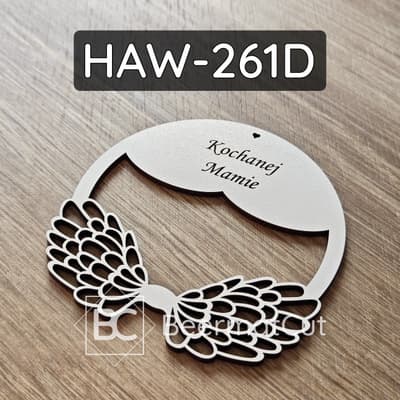 Białe skrzydła na obręczy laserowo wycinane z HDF, z grawerem "Kochanej Mamie", do dekoracji.