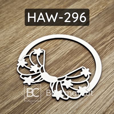 Białe skrzydła aniołka na obręczy, laserowo wycinane z HDF, do makramy.