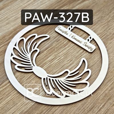 Skrzydła na obręczy, wyrób ze sklejki wycinany laserowo, pamiątka I Komunii Świętej.