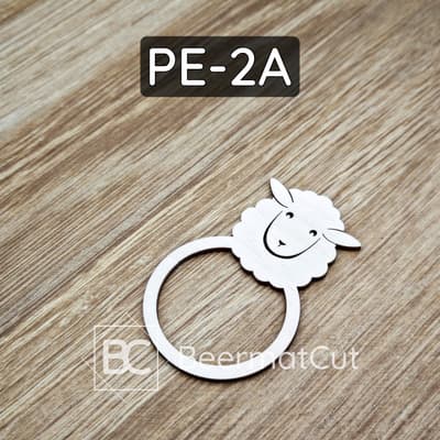 Baza do rękodzieła wycinana laserowo ze sklejki z motywem wielkanocnego baranka.