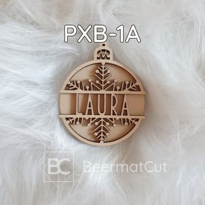 Bombka świąteczna wycinana laserowo ze sklejki, personalizowana z imieniem Laura, motyw śnieżynki.