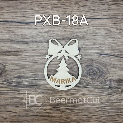 Bombka świąteczna wycinana laserowo ze sklejki, z imieniem Marika i motywem choinki.