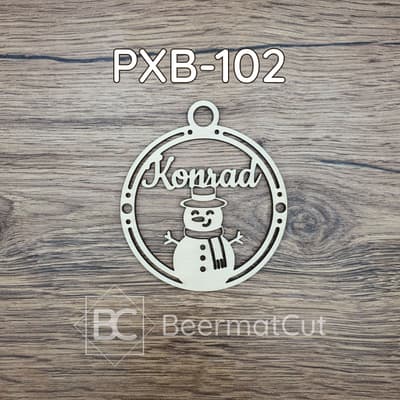 Bombka świąteczna wycinana laserowo ze sklejki, z imieniem Konrad i motywem bałwanka.