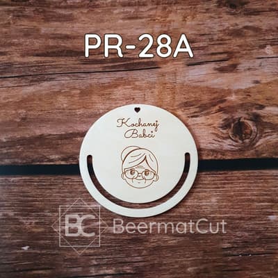 Baza pod makramę ze sklejki ciętej laserowo na Dzień Babci z grawerem. Okrągła, z wycięciami na sznurki.