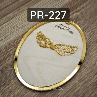Baza do makramy ze sklejki i złotej plexi, z motywem skrzydeł, pamiątka Komunii.