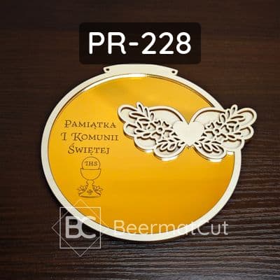 Baza do makramy ze skrzydłami, laserowana ze sklejki i plexi, pamiątka I Komunii Świętej.